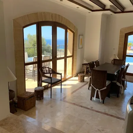 Vila Spectacular Views From In Lapta