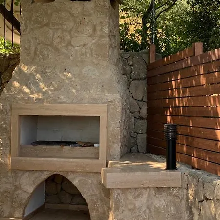 Spectacular Views From In Lapta Villa *