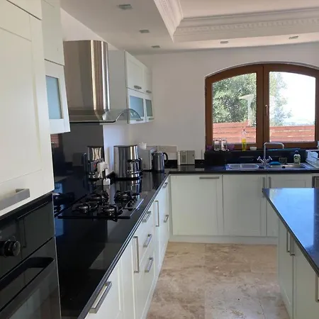 Spectacular Views From In Lapta 키레니아