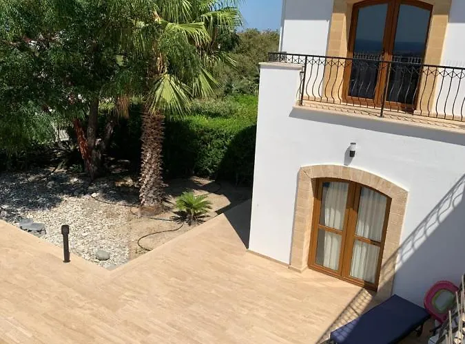 Spectacular Views From In Lapta 키레니아