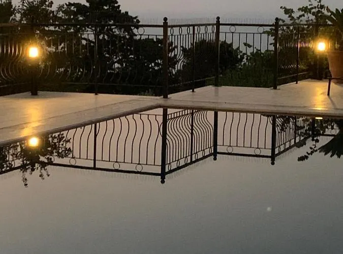 빌라 Spectacular Views From In Lapta 키레니아