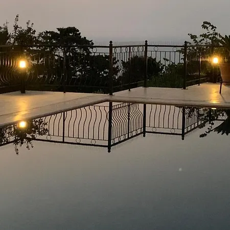 빌라 Spectacular Views From In Lapta 키레니아